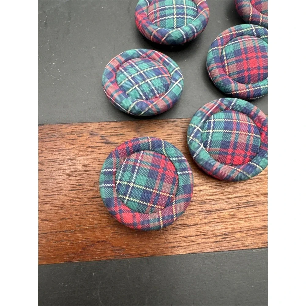 Lot Of 7 Vintage Holiday Tartan Plaid Buttons Fabric  RARE HTF